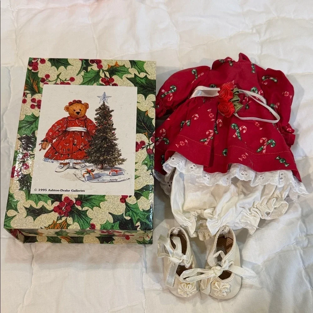 1995 Ashton Drake Addie Bear Holiday Collection